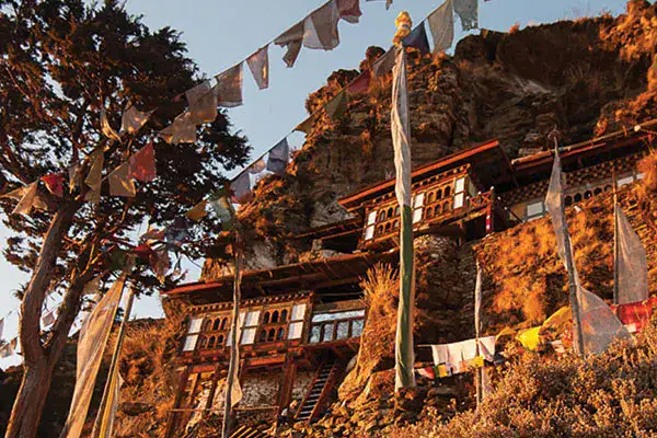 7 Days Magical Bhutan with Bum-Dra Trek